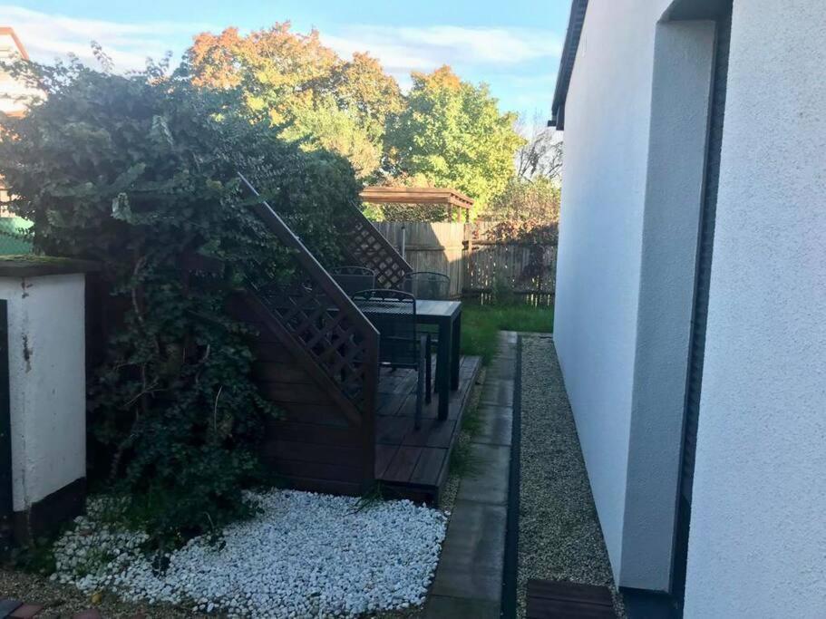 Bezauberndes Gaestehaus Mit Terrasse Nuremberg Bagian luar foto